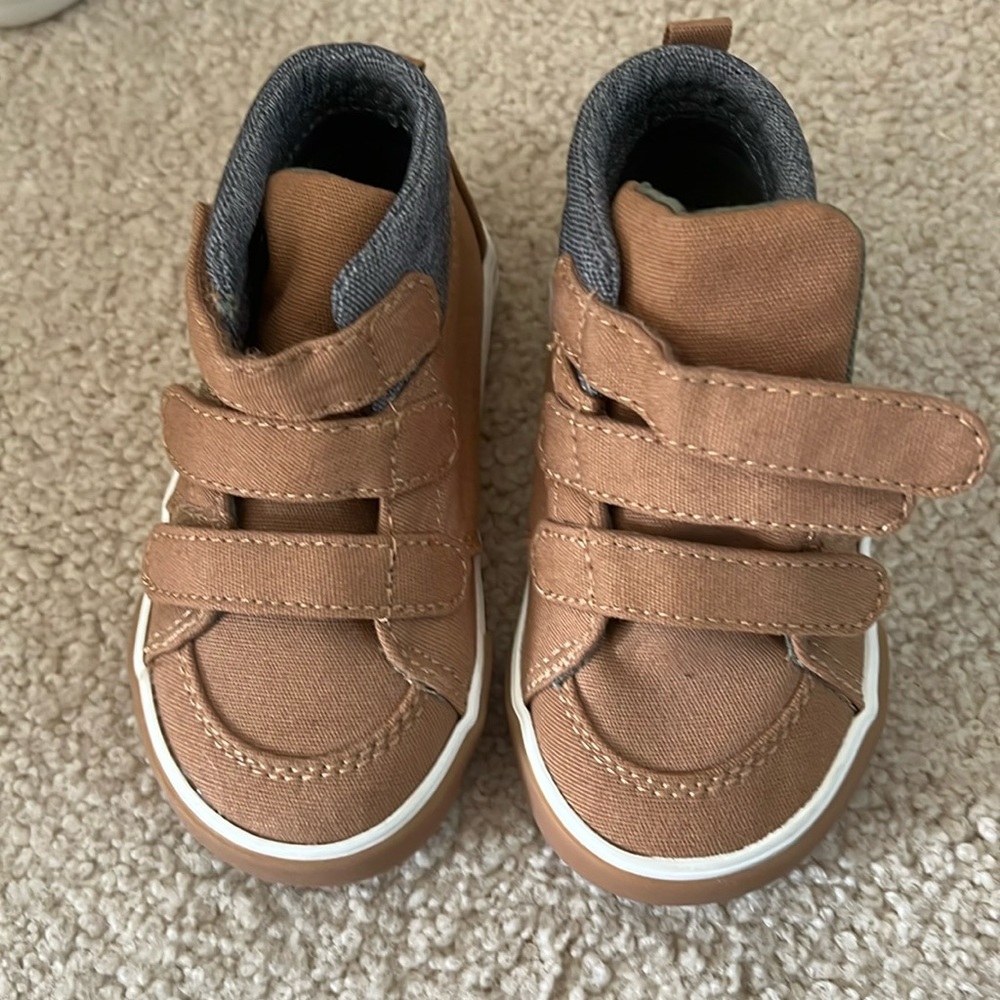 Brown, navy, and white Old Navy toddler sneakers